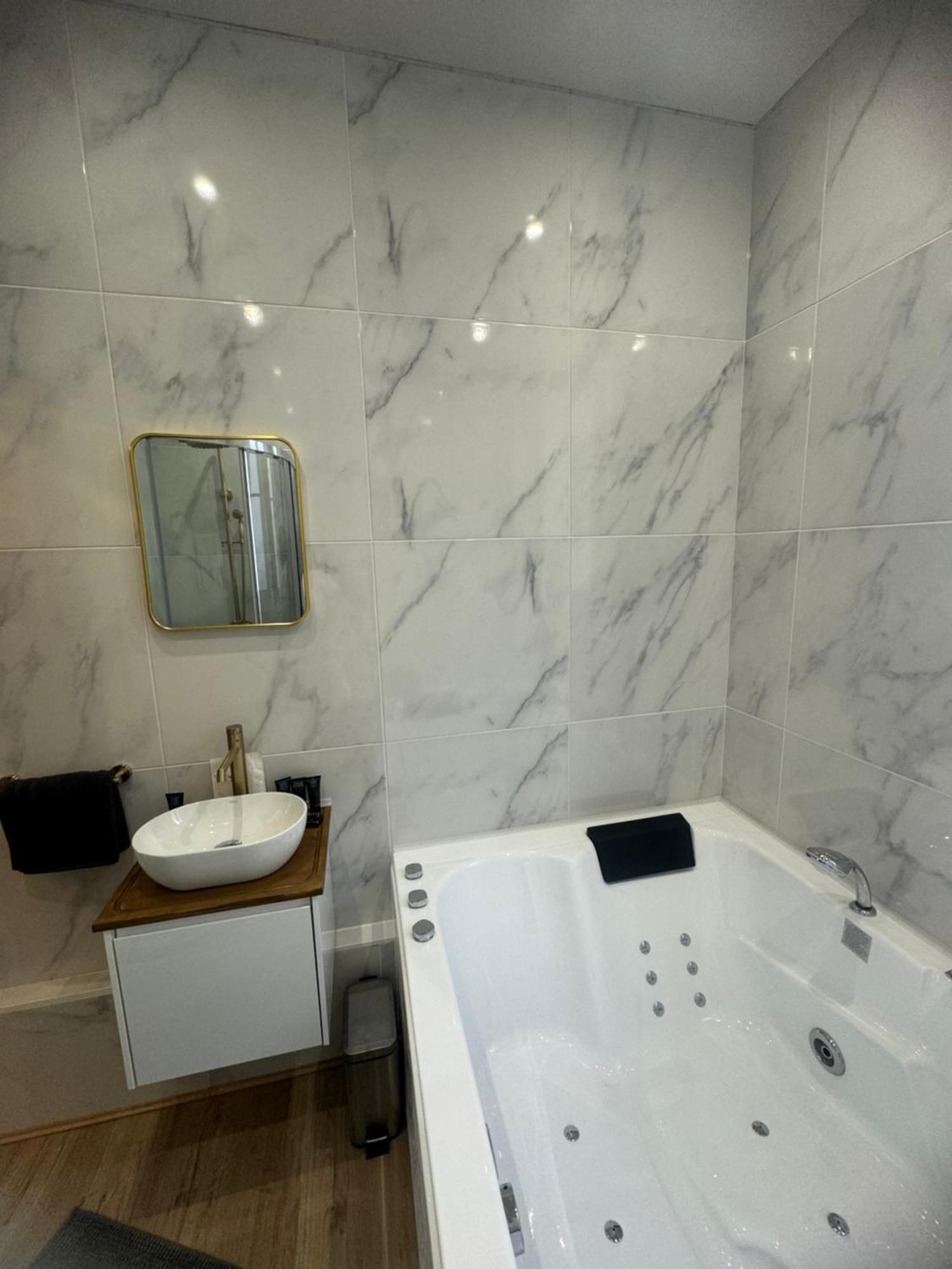 L'Experience Appartement & Spa Prive Chambéry Exterior photo