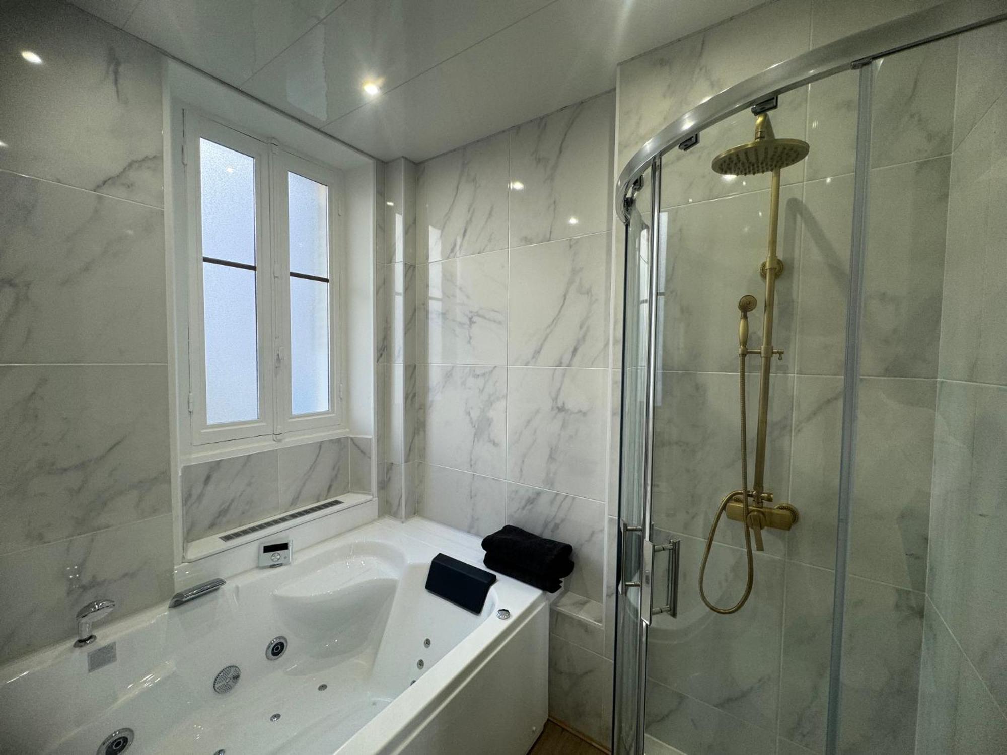L'Experience Appartement & Spa Prive Chambéry Exterior photo